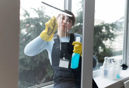 Nettoyage de vitres intérieures et extérieures à Bellefontaine